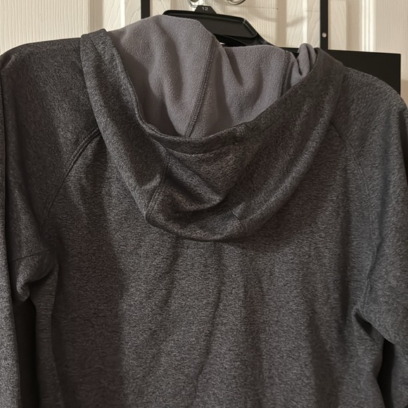 Men's Gray and Red The North Face Jacket - Picture 5 of 8